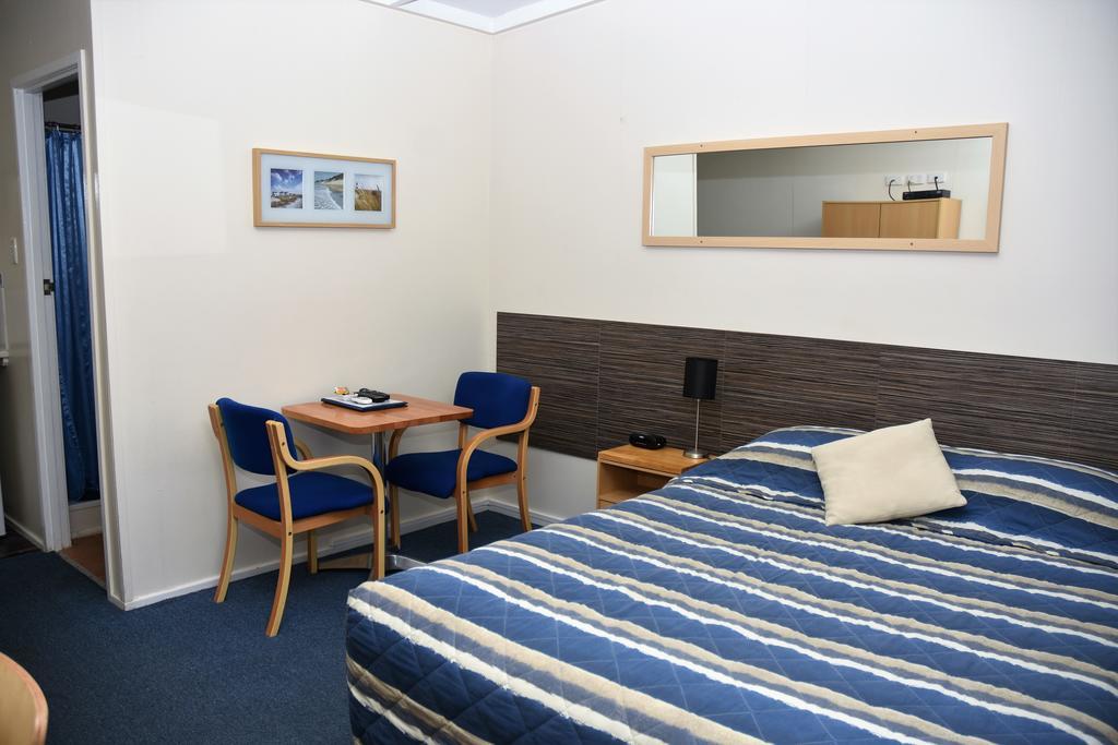 Chinchilla Motel Room photo